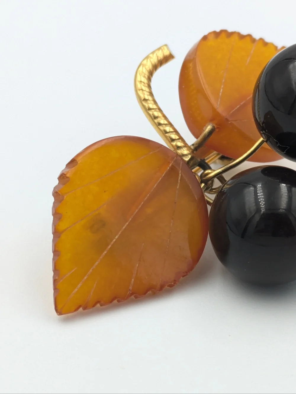 Vintage Baltic Amber Cherry Brooch - Gold Plated Brass Frame, USSR 1980s - Picture 7 of 9